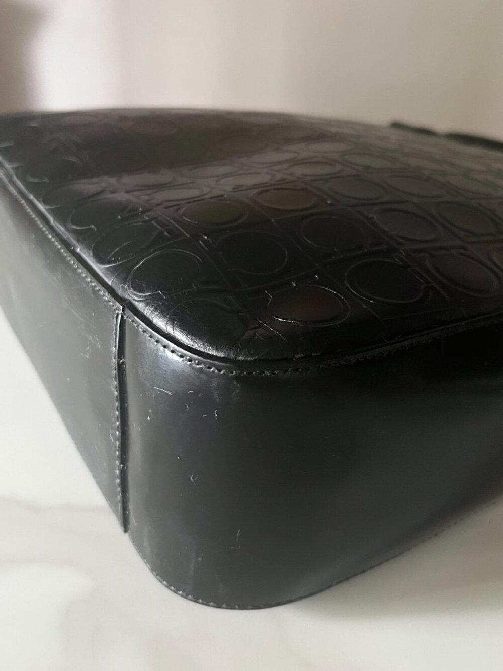 Ferragamo Gancini Embossed Black Leather Shoulder Bag AU-21 1796 - Picture 6 of 16